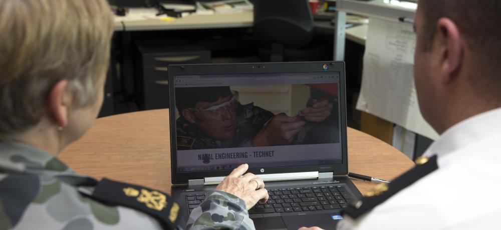 Command Warrant Officer - Navy Enginerring, Warrant Officer Rob Drew and Petty Officer Ann-Maree Anderson view the Technet website on Forcenet.