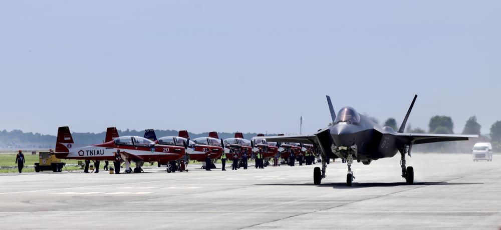 RAAF F-35A Lightning II taxis past the Indonesian Air Force Jupiter Aerobatic Team at Bali International Air Show 2024