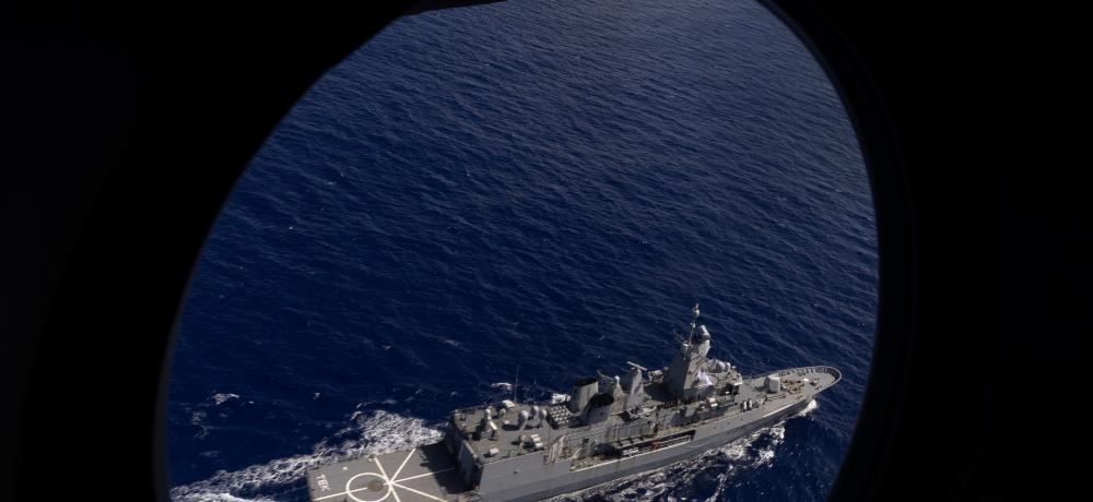A Royal Australian Air Force C-27J Spartan observes the Royal New Zealand Navy frigate HMNZS Te Kaha during Exercise Talisman Sabre 2025.