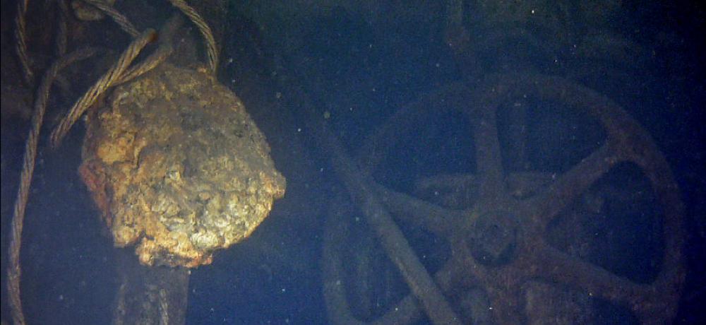 Conning tower wheel of AE2.