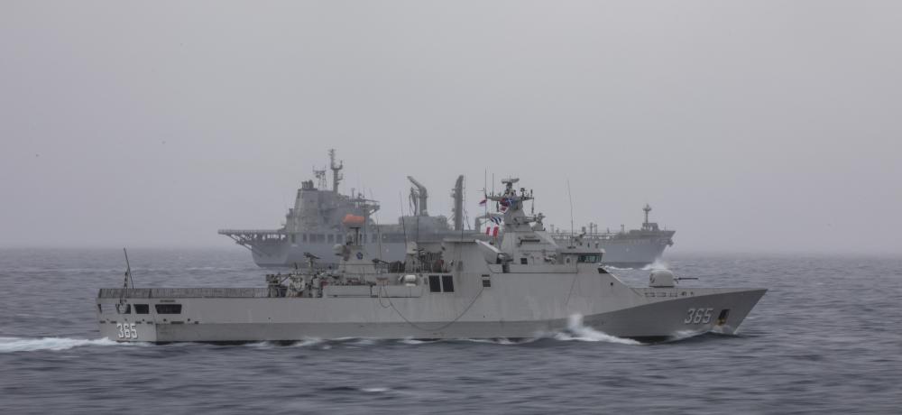 Indonesian frigate KRI Diponegoro with HMAS Sirius.