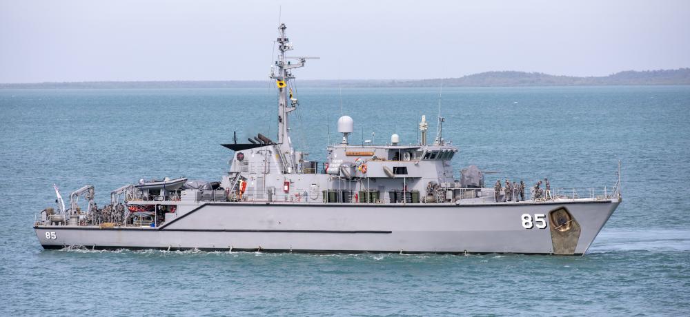 HMAS Gascoyne prepares depart Darwin Harbour.