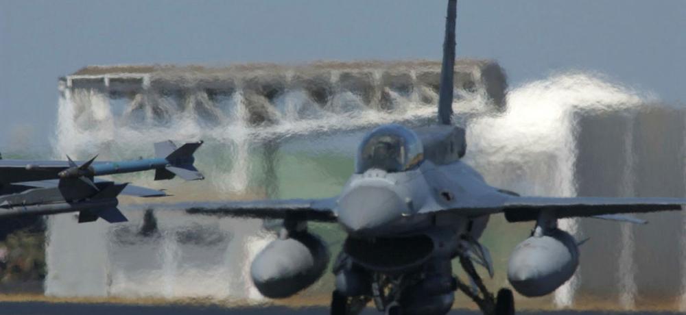 F16