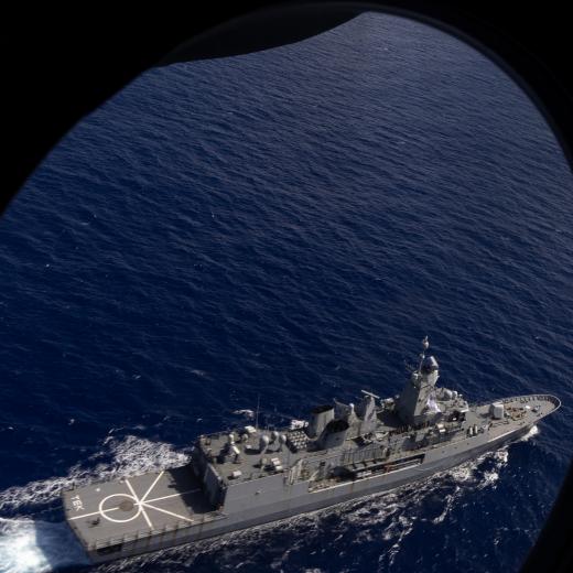 A Royal Australian Air Force C-27J Spartan observes the Royal New Zealand Navy frigate HMNZS Te Kaha during Exercise Talisman Sabre 2025.