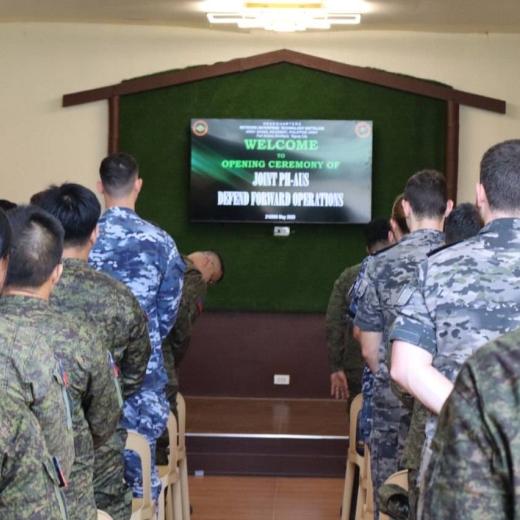 Australian and Philippines Army Cyber and Network Enterprise Specialists.