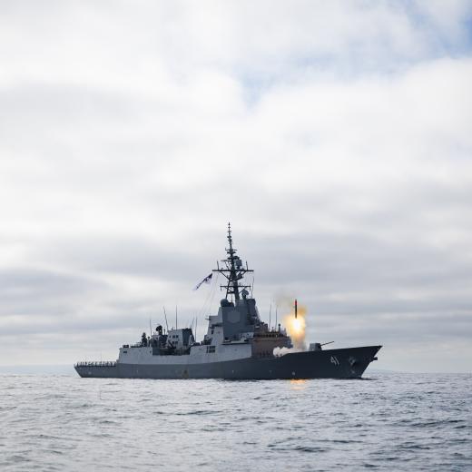 HMAS Brisbane firing Tomahawk